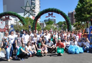 Projeto de acadêmicos da Faccat sensibiliza para separação do lixo