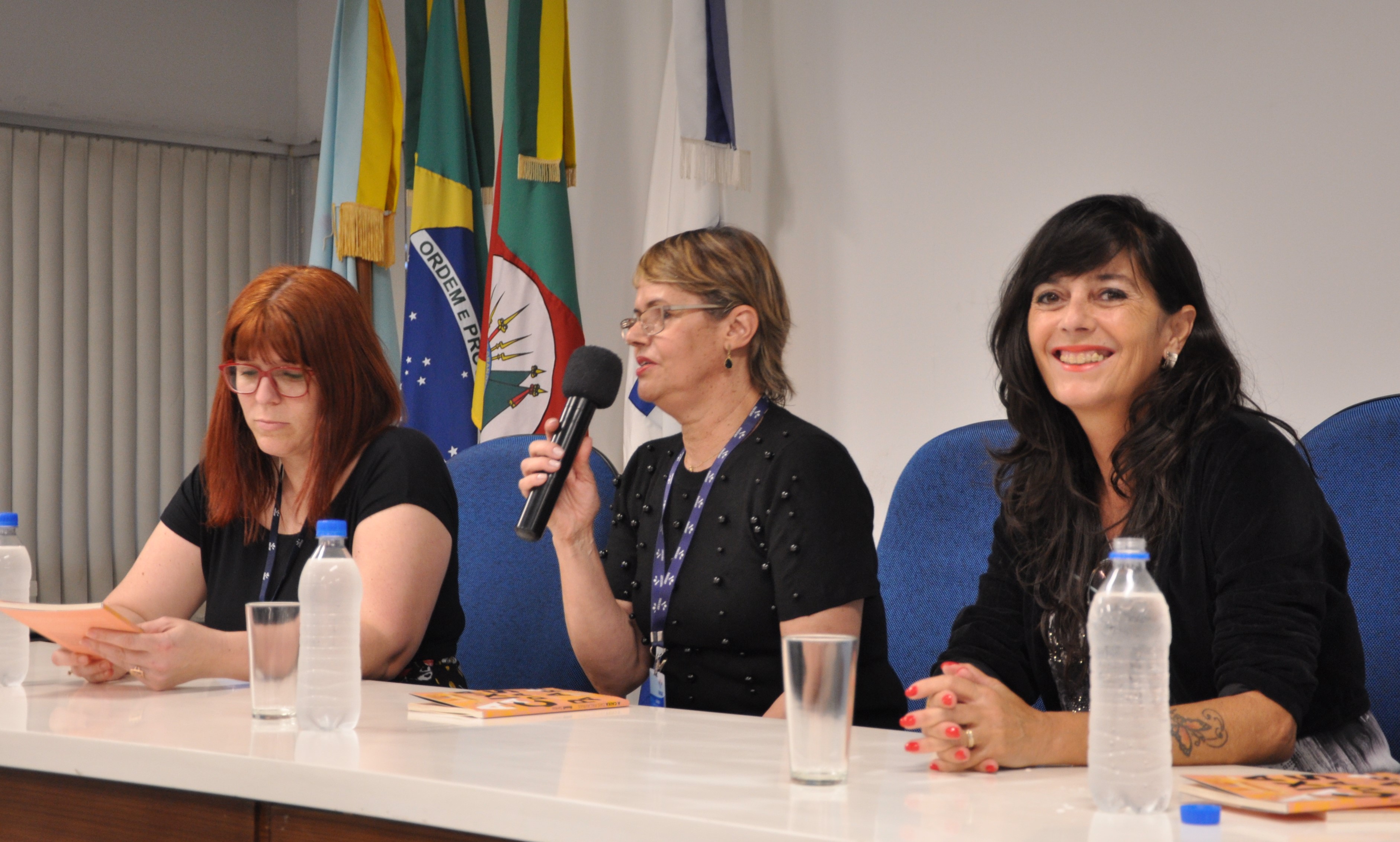 Jornalista Roseli Santos bate-papo sobre incentivo à leitura com acadêmicos da Faccat