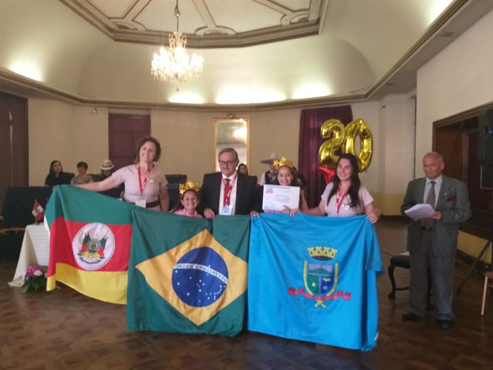 Escola de Taquara conquista segundo lugar com trabalho científico no Peru