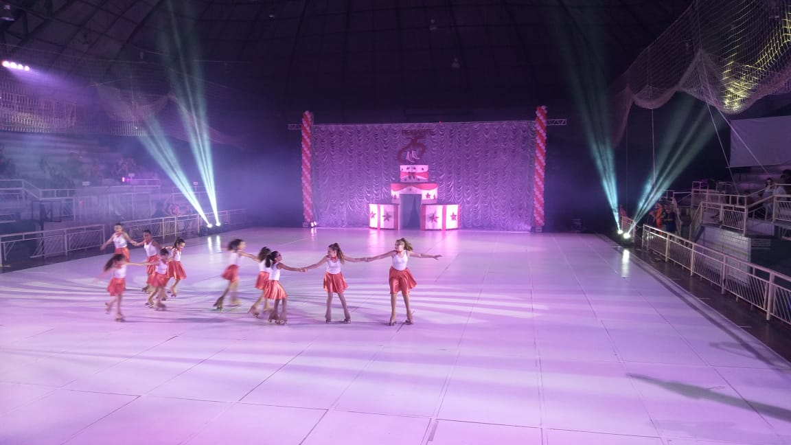 Programação de Natal começa com apresentações artísticas e show de patinação em Três Coroas