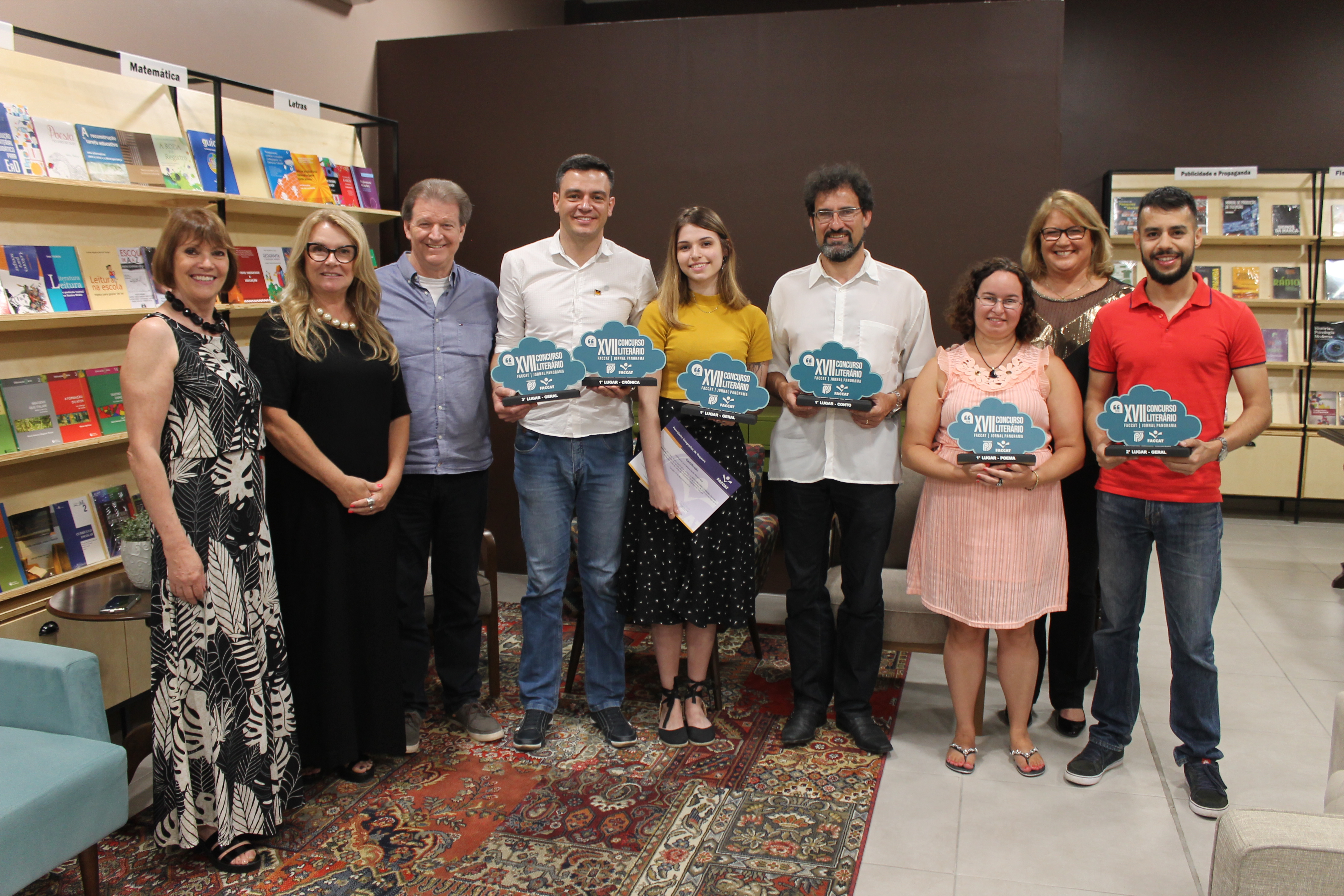 Concurso Literário Faccat/Jornal Panorama: premiação é marcada por gratidão e reconhecimento