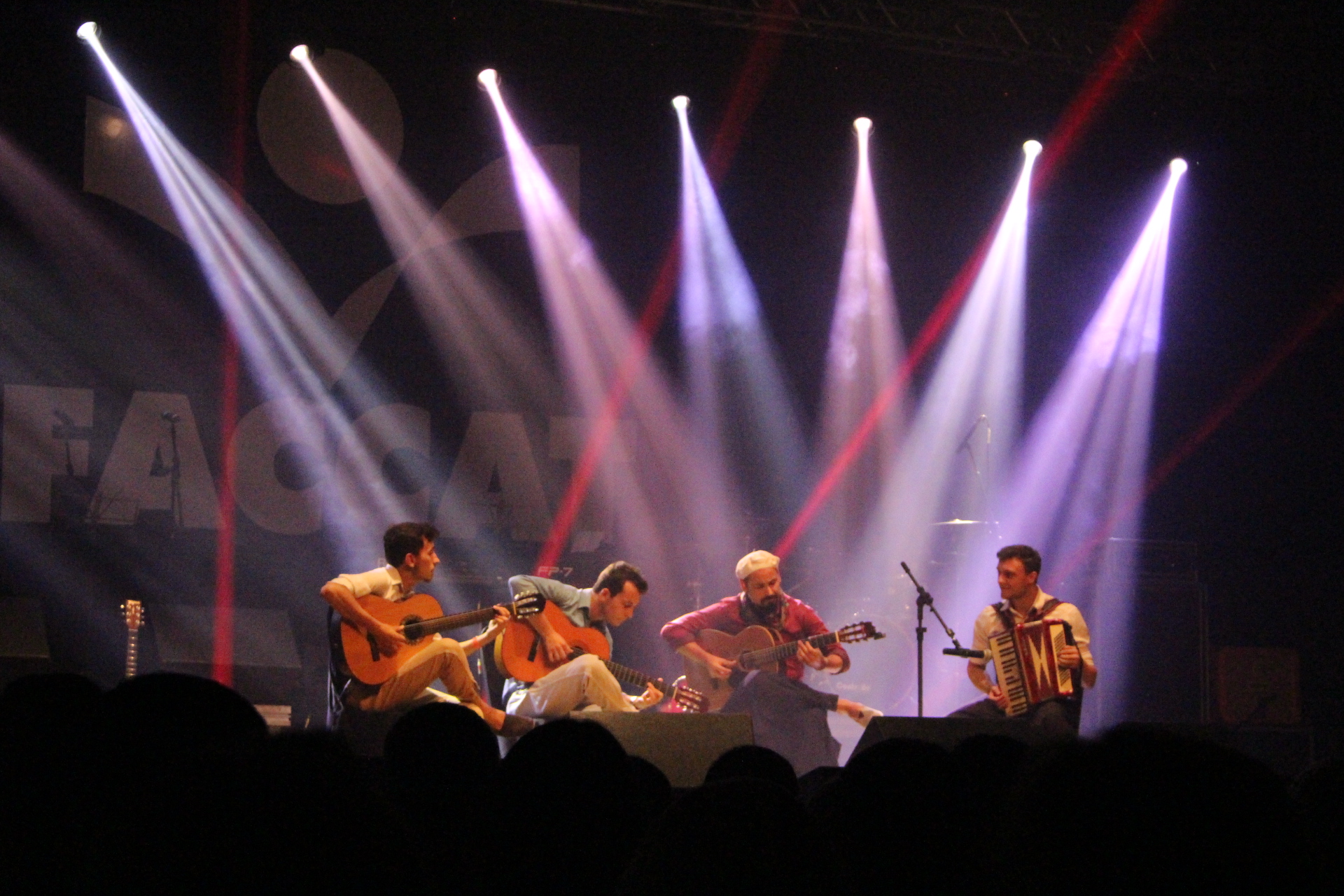 Confira galeria de fotos e vídeos da última noite do Cordas Vivas