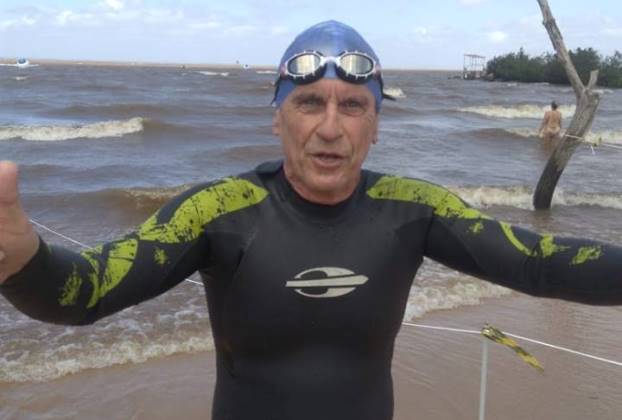 Chico conquista vitória em maratona aquática
