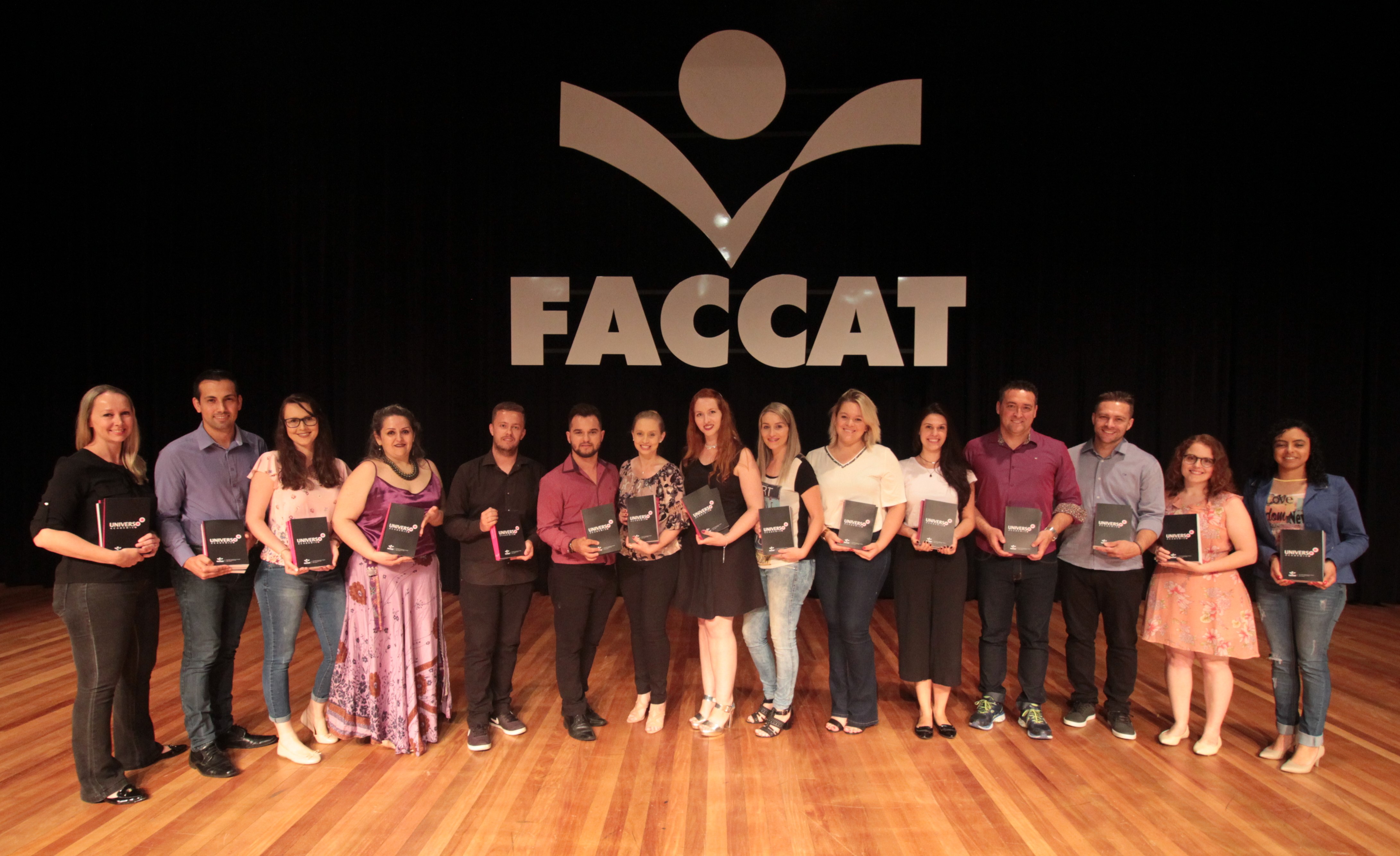 Revista Universo Acadêmico é lançada na Faccat