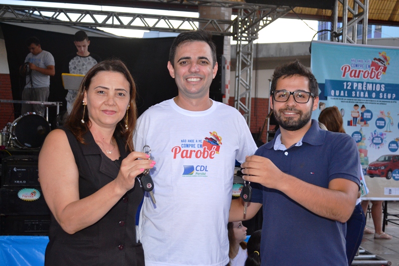 CDL sorteou dois carros da campanha "Não Ande a Pé, Compre em Parobé"
