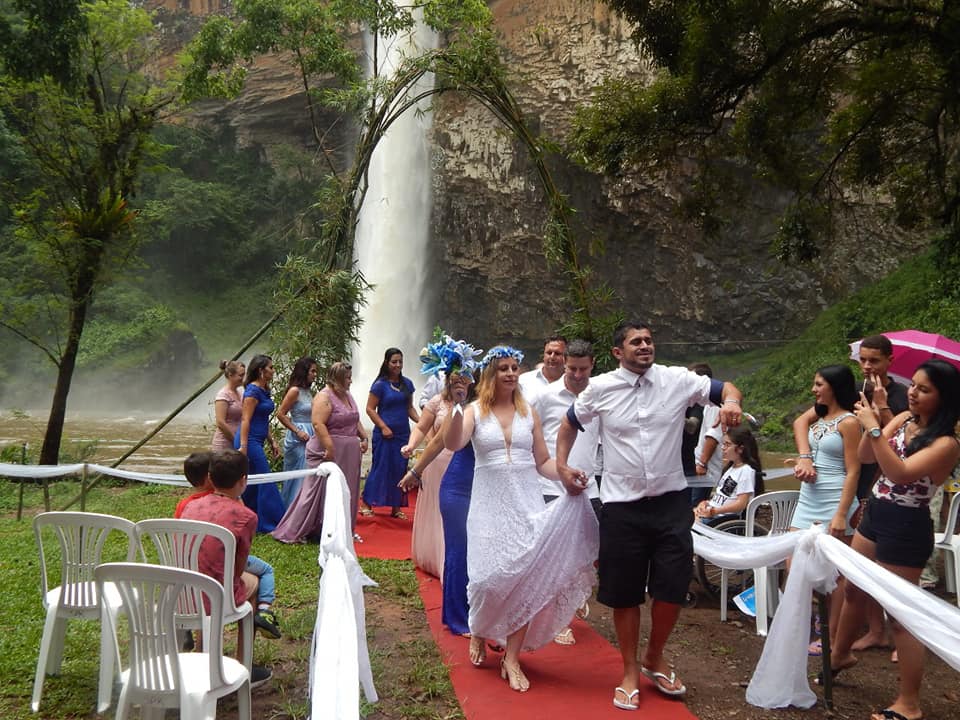 Cascata do Chuvisqueiro, em Riozinho, sedia casamento de moradores de Gravataí