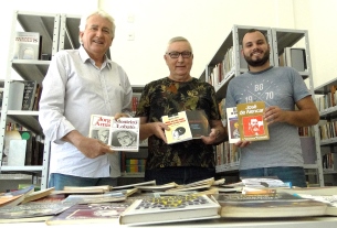 Ex-patrono da Feira do Livro doa mais de 500 livros à Biblioteca Municipal de Igrejinha
