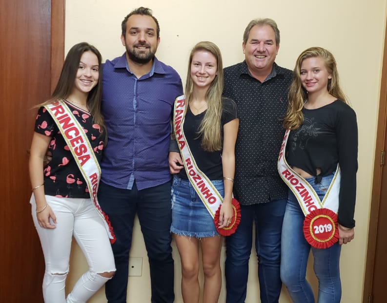 Riozinho apresenta soberanas da festa  de aniversário de 2019
