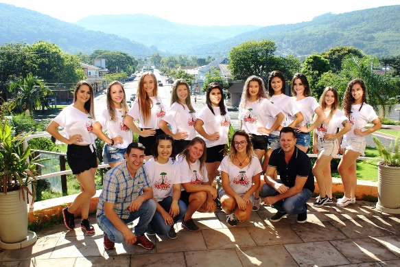 Preparação de candidatas antecede escolha das Soberanas da Três Coroas em Festa