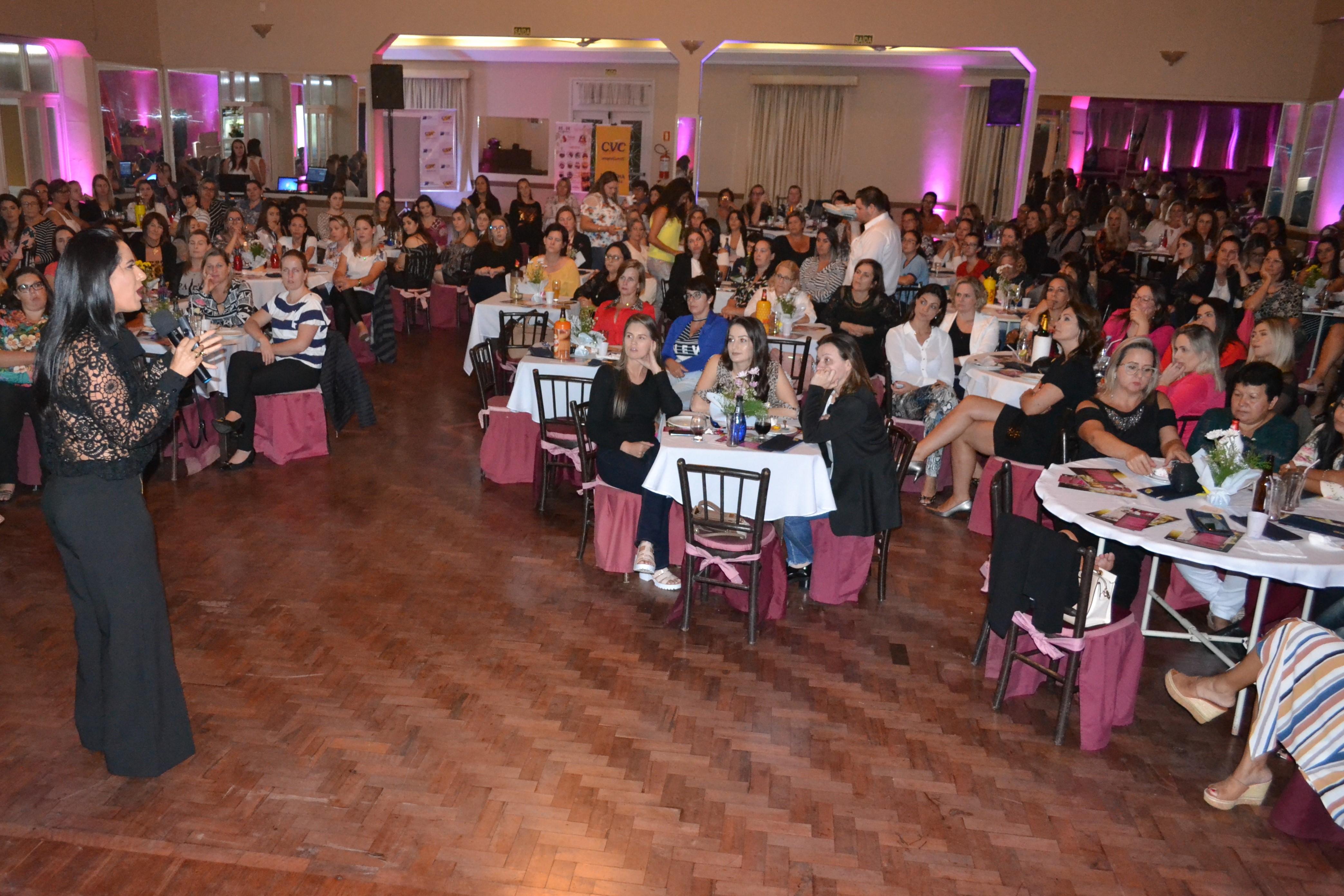 Em homenagem às mulheres: CDL de Igrejinha e Três Coroas promoveu palestra com Nubiana Oliveira