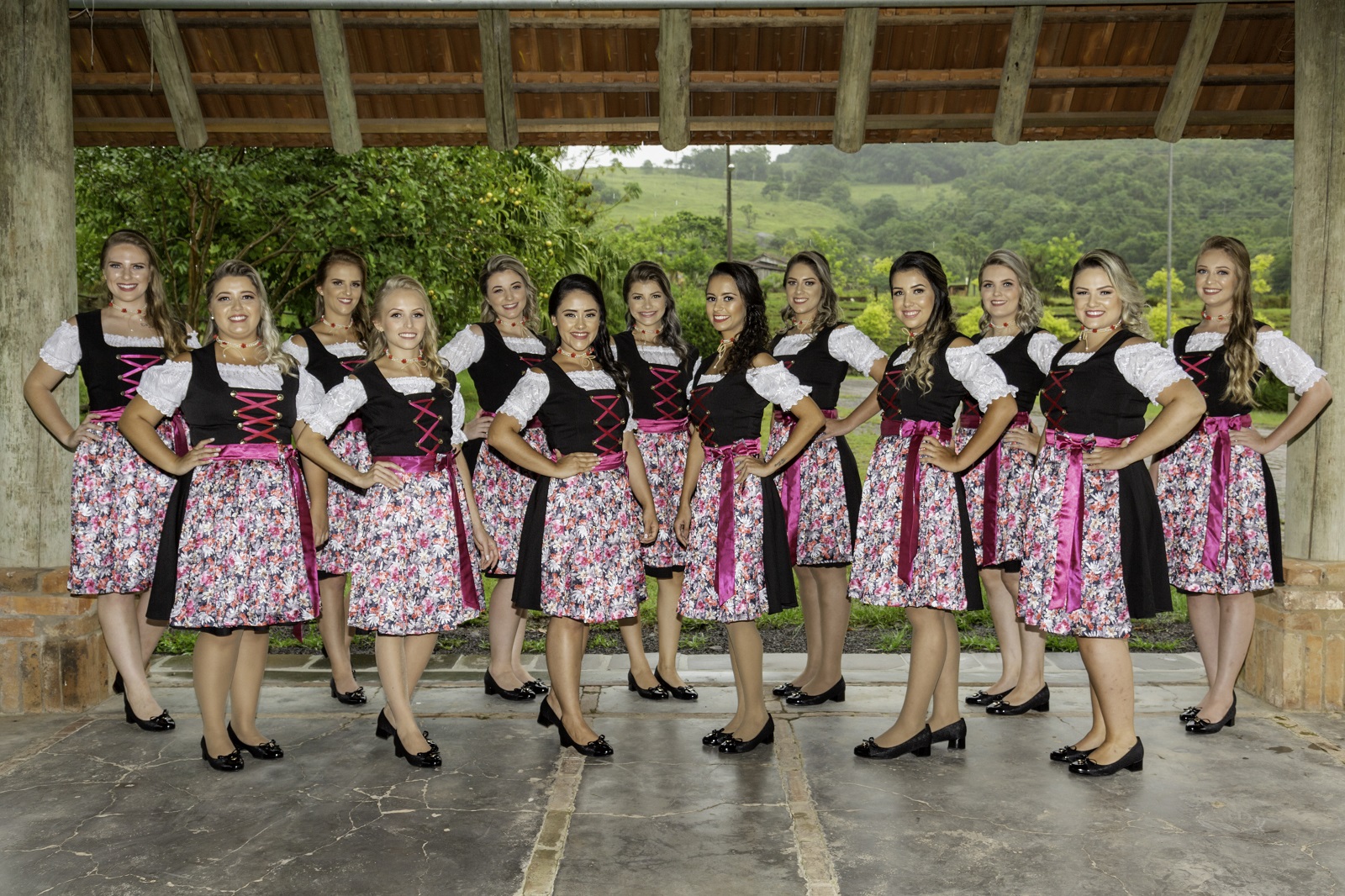 Candidatas a soberanas da Oktoberfest participam de programa especial na Rádio Taquara