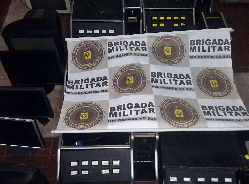 Oito máquinas caça-níqueis são apreendidas em dois estabelecimentos de Igrejinha