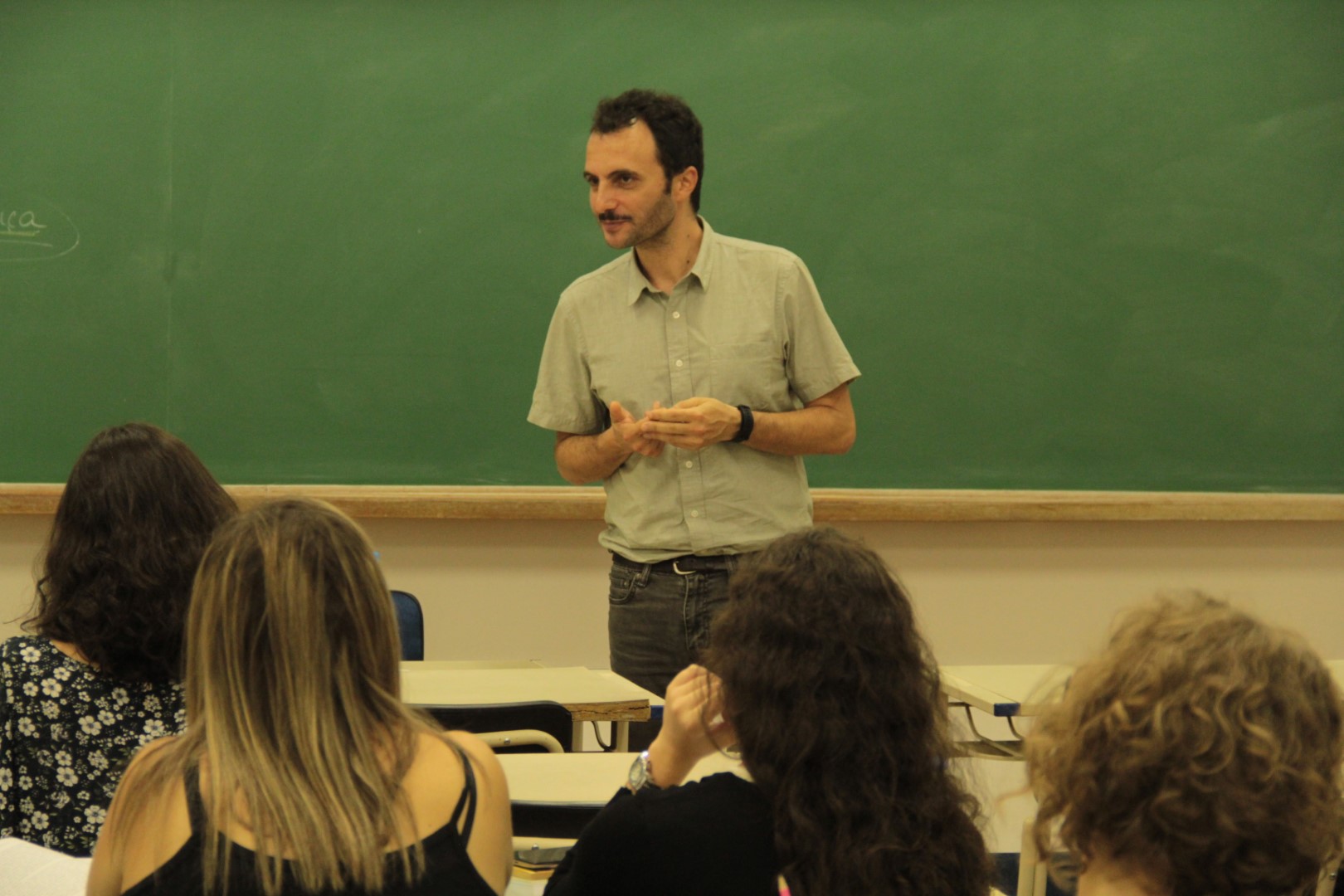 Professor italiano ministra aula especial na Faccat