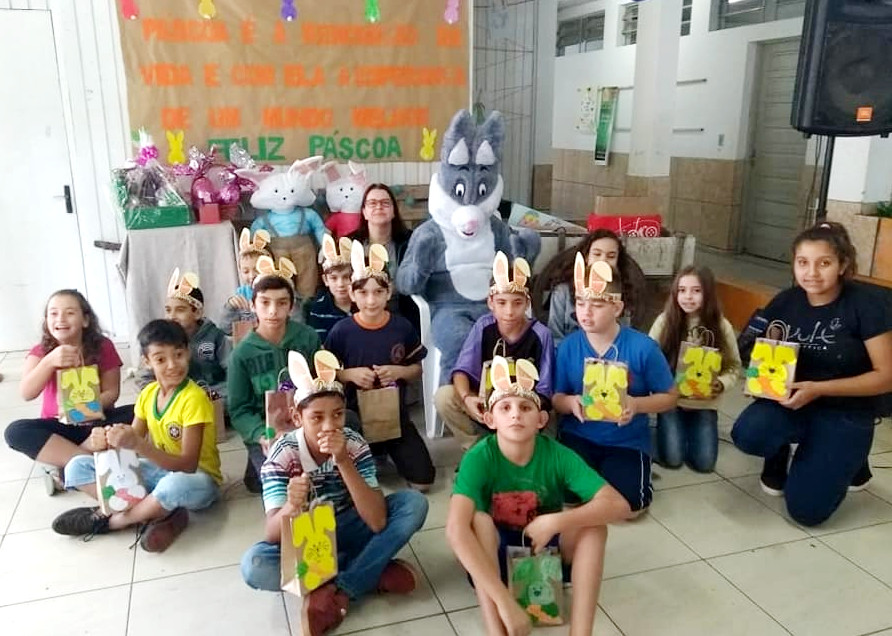 Escola Júlio Maurer comemorou a Páscoa e o aniversário de 79 anos