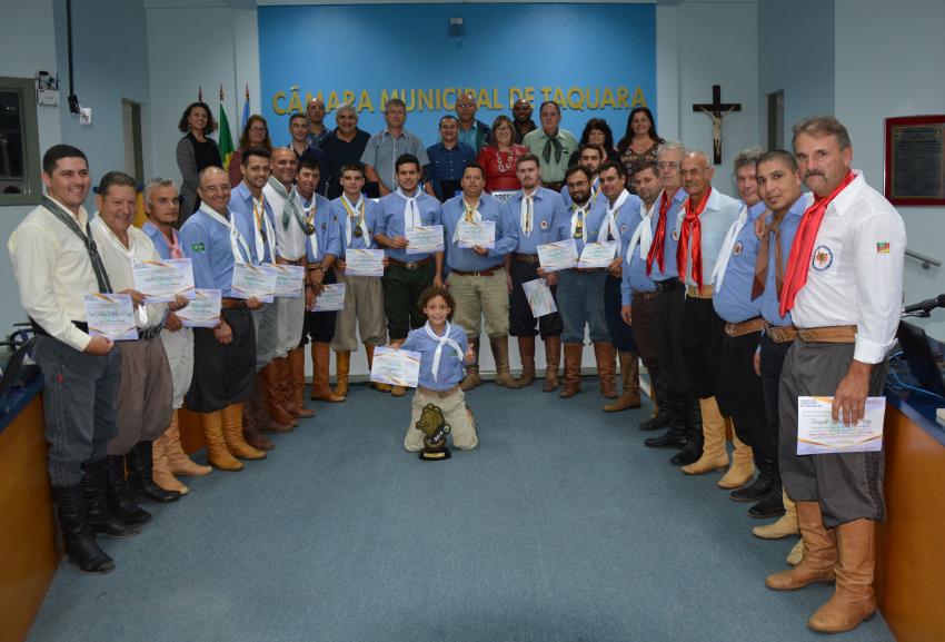 Câmara de Taquara homenageia laçadores da região que venceram a Fecars