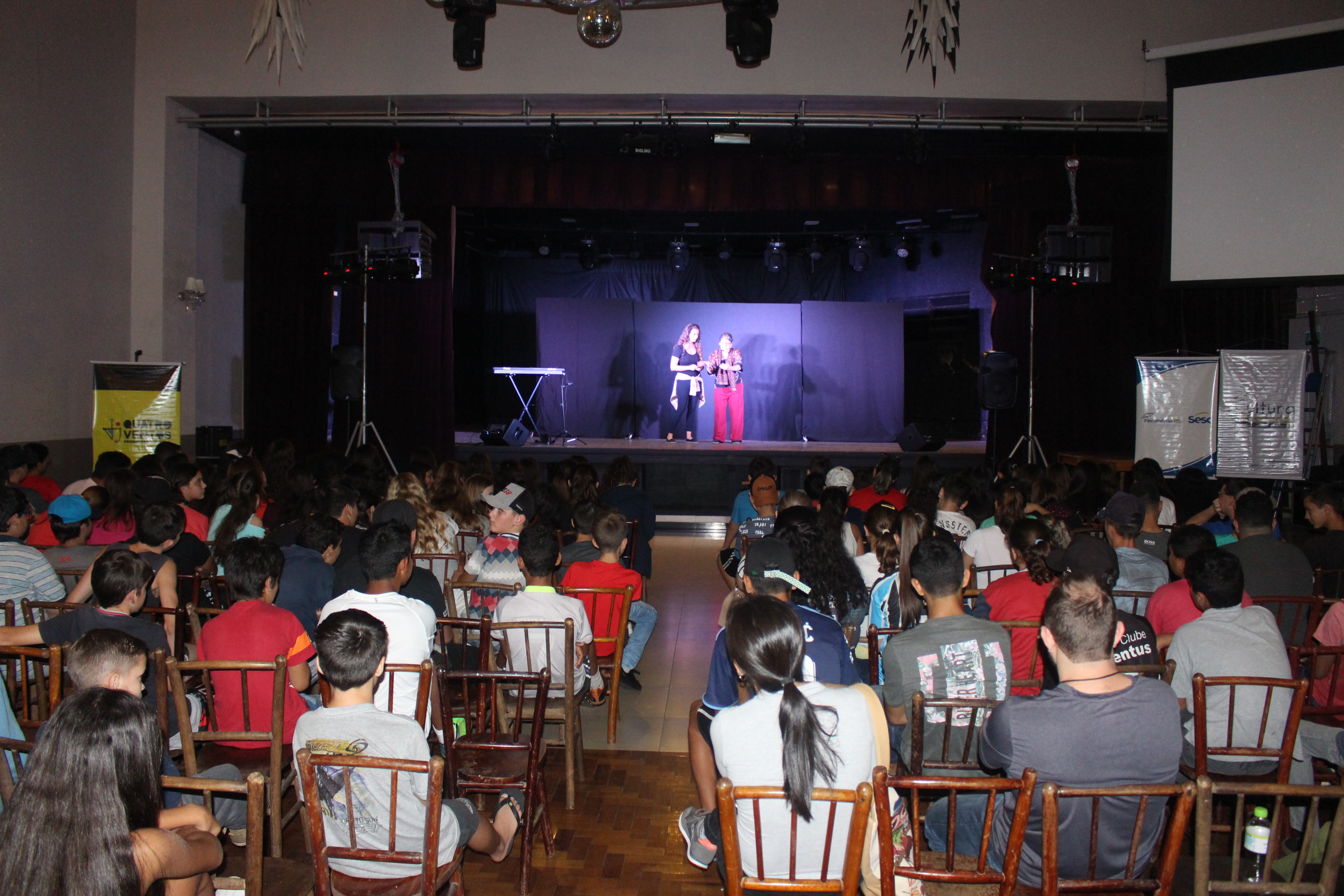 Projeto Teatro a Mil conscientizou estudantes sobre uso da internet em Parobé