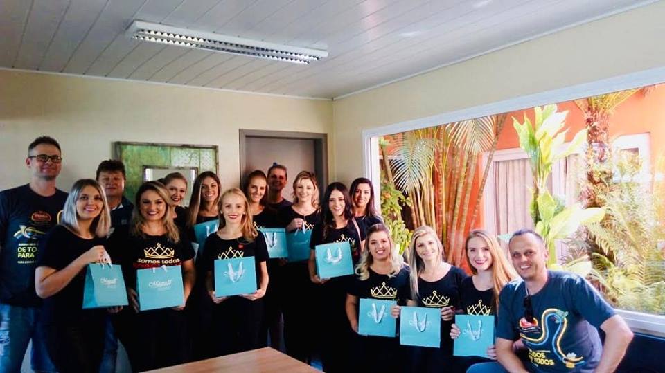 ASSISTA: candidatas a soberanas da Oktoberfest em entrevista especial na Rádio Taquara