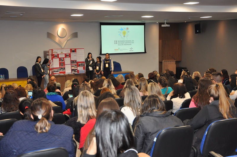 Mais de 200 professores participaram de seminário de iniciação científica na Faccat