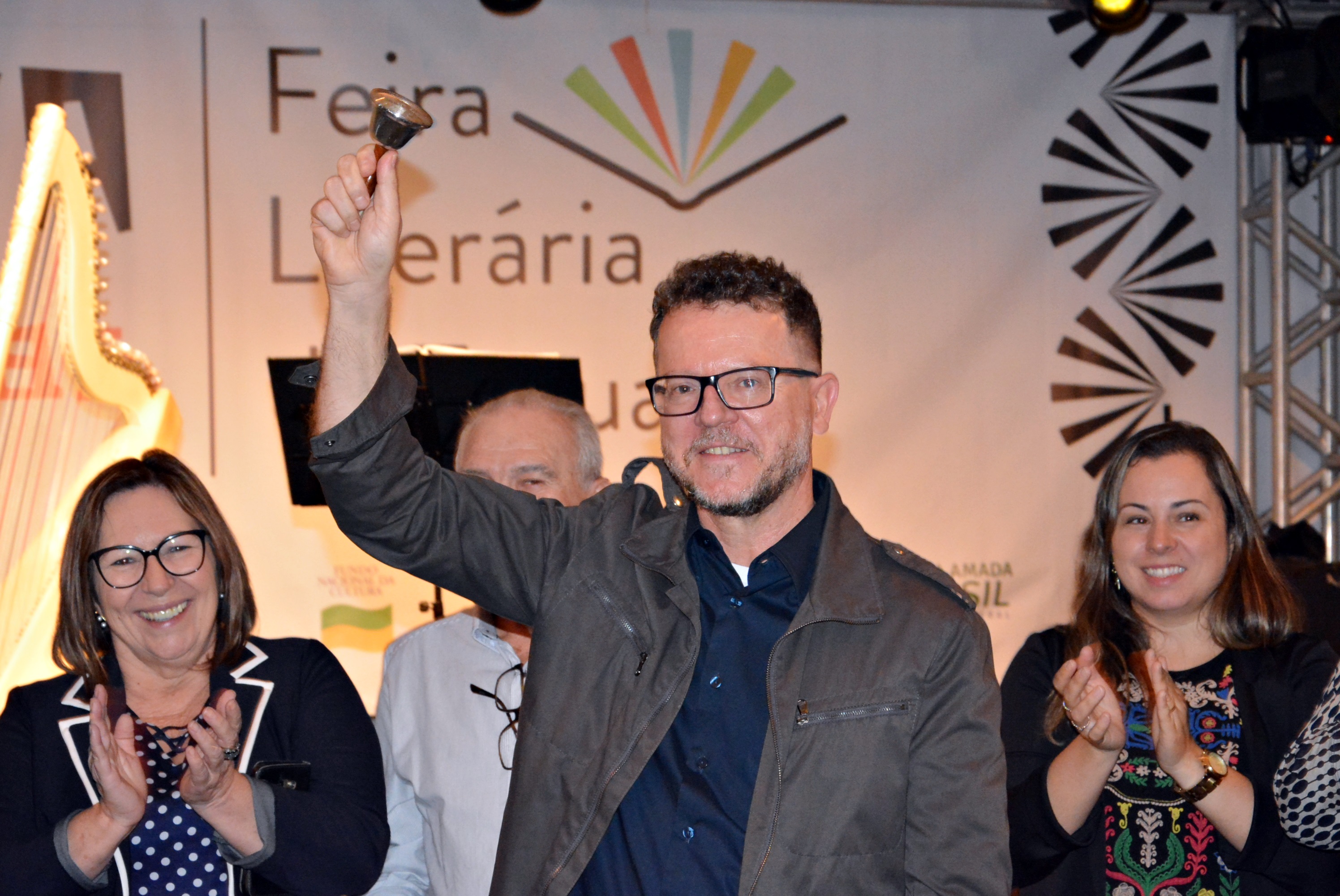 Patrono da Feira Literária de Taquara, Caio Riter relembra trajetória na literatura