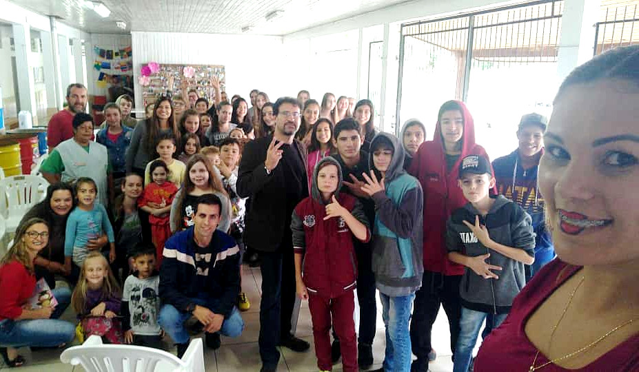 Escola Júlio Maurer promoveu o 1º Café Literário