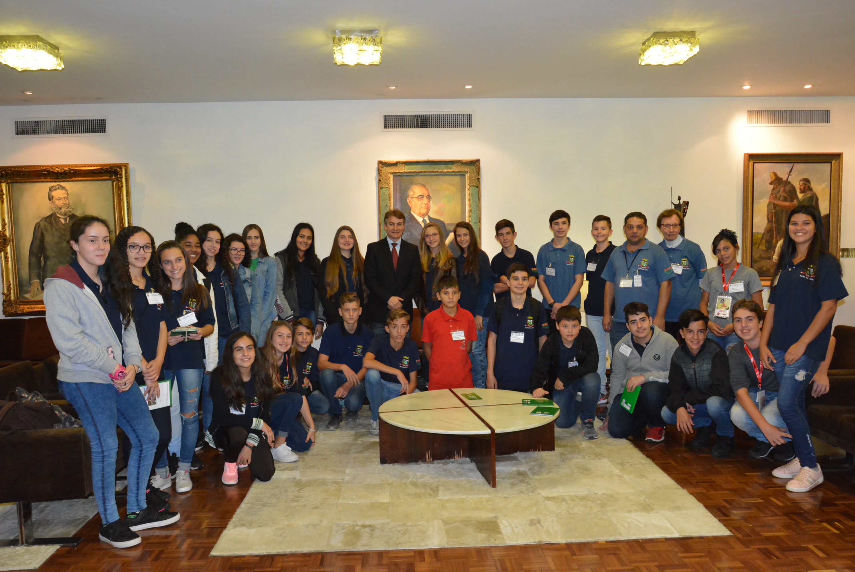 Integrantes da Prefeitura e Câmara Mirim de Taquara conheceram Piratini e Assembleia