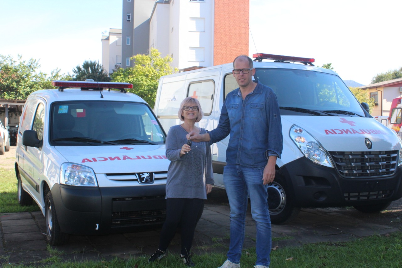 Secretaria de Saúde de Igrejinha recebe duas ambulâncias