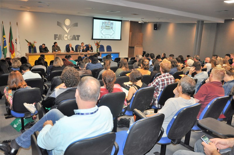 Seminários na Faccat buscam evidenciar os rumos da História