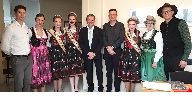 Cônsul-geral da Alemanha no RS recebe comitiva da Oktober de Igrejinha