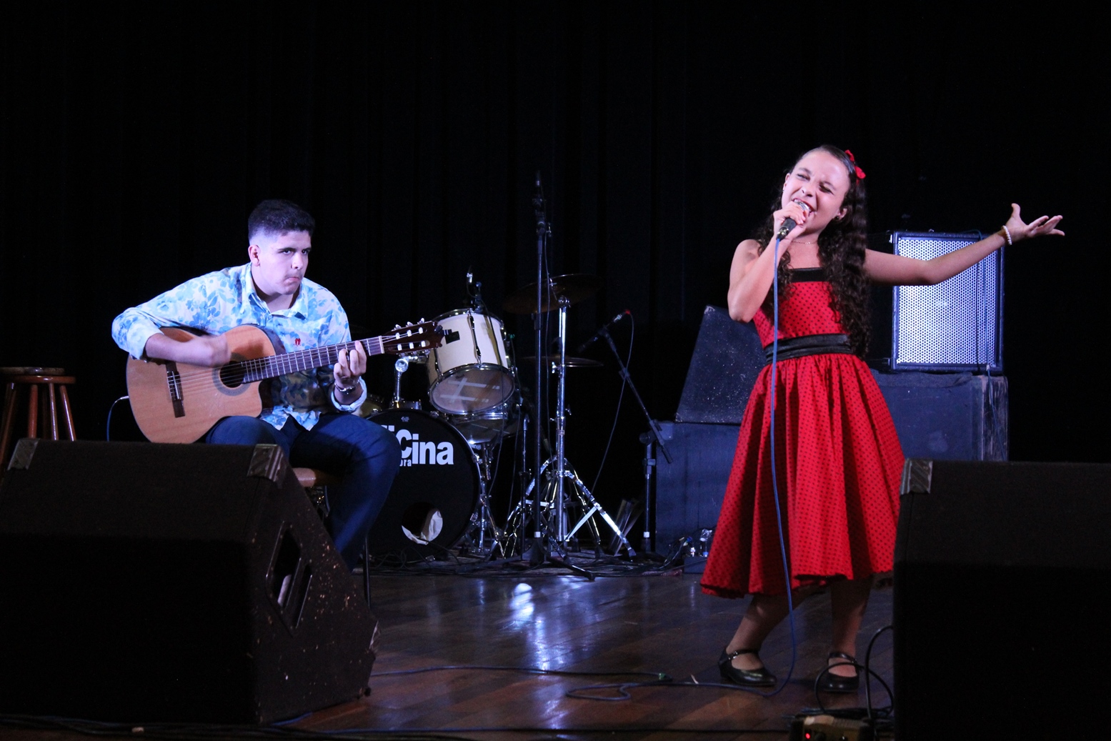 Luiza Barbosa faz show na final do Encontro de Músicos Amadores de Três Coroas