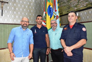 Novo comandante busca providenciar carroceria para caminhão parado dos bombeiros em Taquara