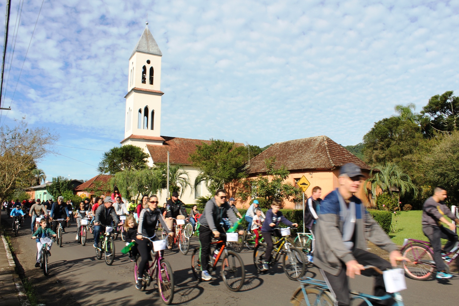 Passeio reúne mais de 300 ciclistas em Três Coroas