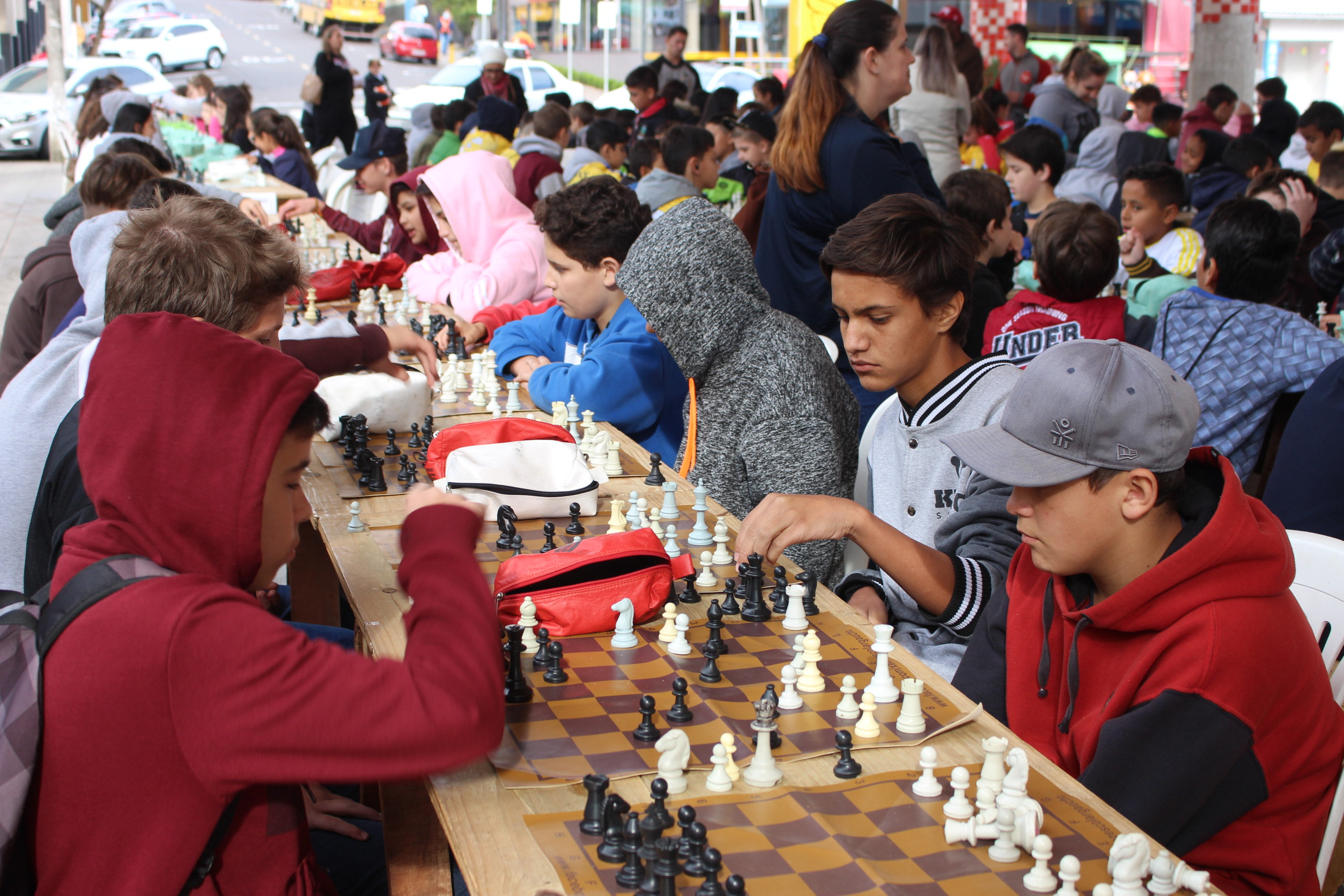 Xadrez na Praça mobilizou estudantes em Parobé