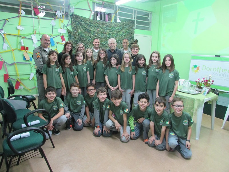 Dorothea forma turma do curso de Patrulheiro Ambiental Mirim