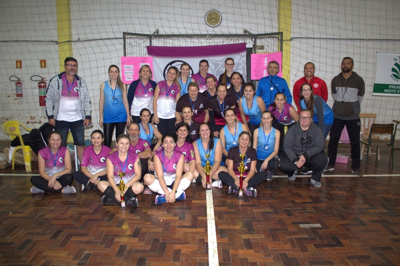 Damas A vencem Torneio Interno de Vôlei Feminino em Rolante