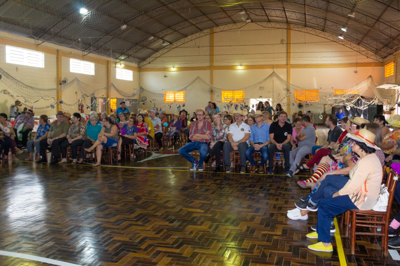 Cras de Igrejinha promoveu festa junina para 300 pessoas