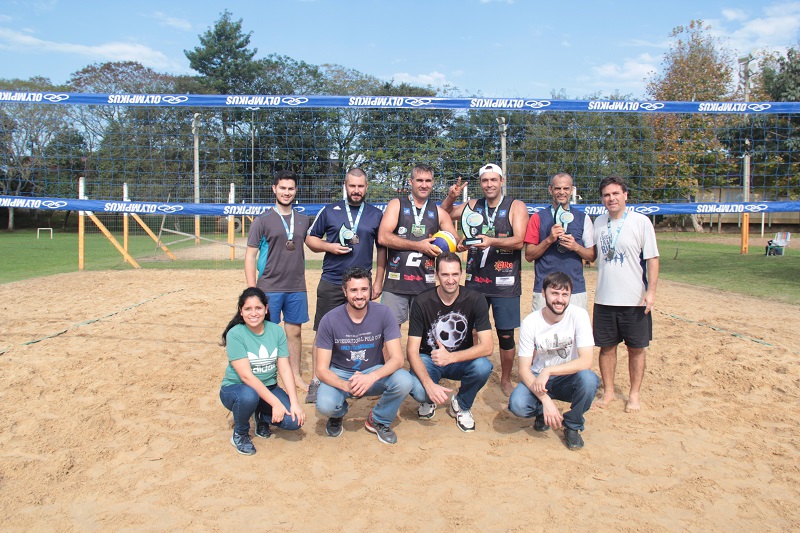 Torneio de Vôlei arrecada 67 quilos de alimentos para o Lar Padilha