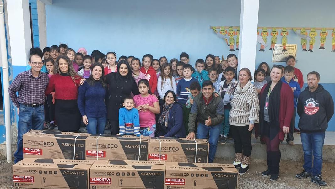 Escola Maltus Krummenauer recebe condicionadores de ar