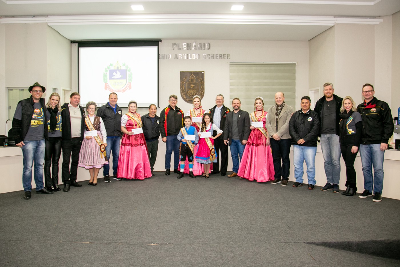 Câmara de Igrejinha reconhece trabalho voluntário da corte da Oktoberfest