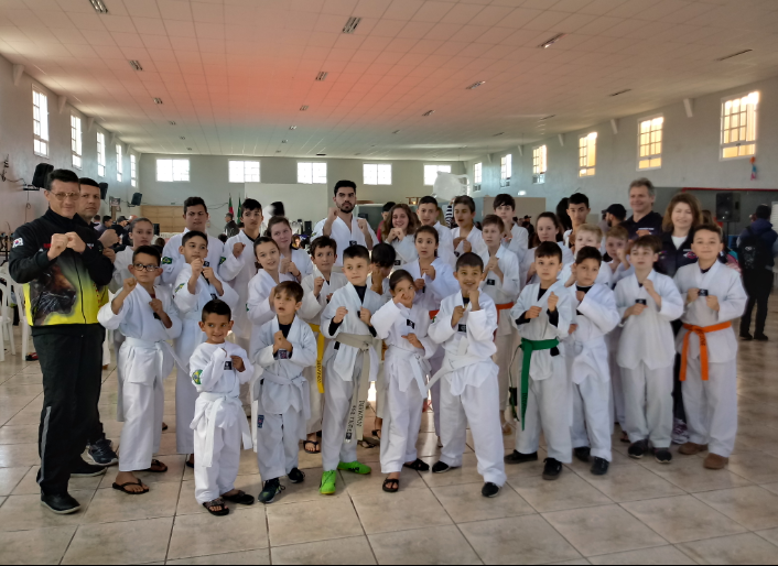 Equipe parobeense de taekwondo é destaque no 16° Terra de Areia Open