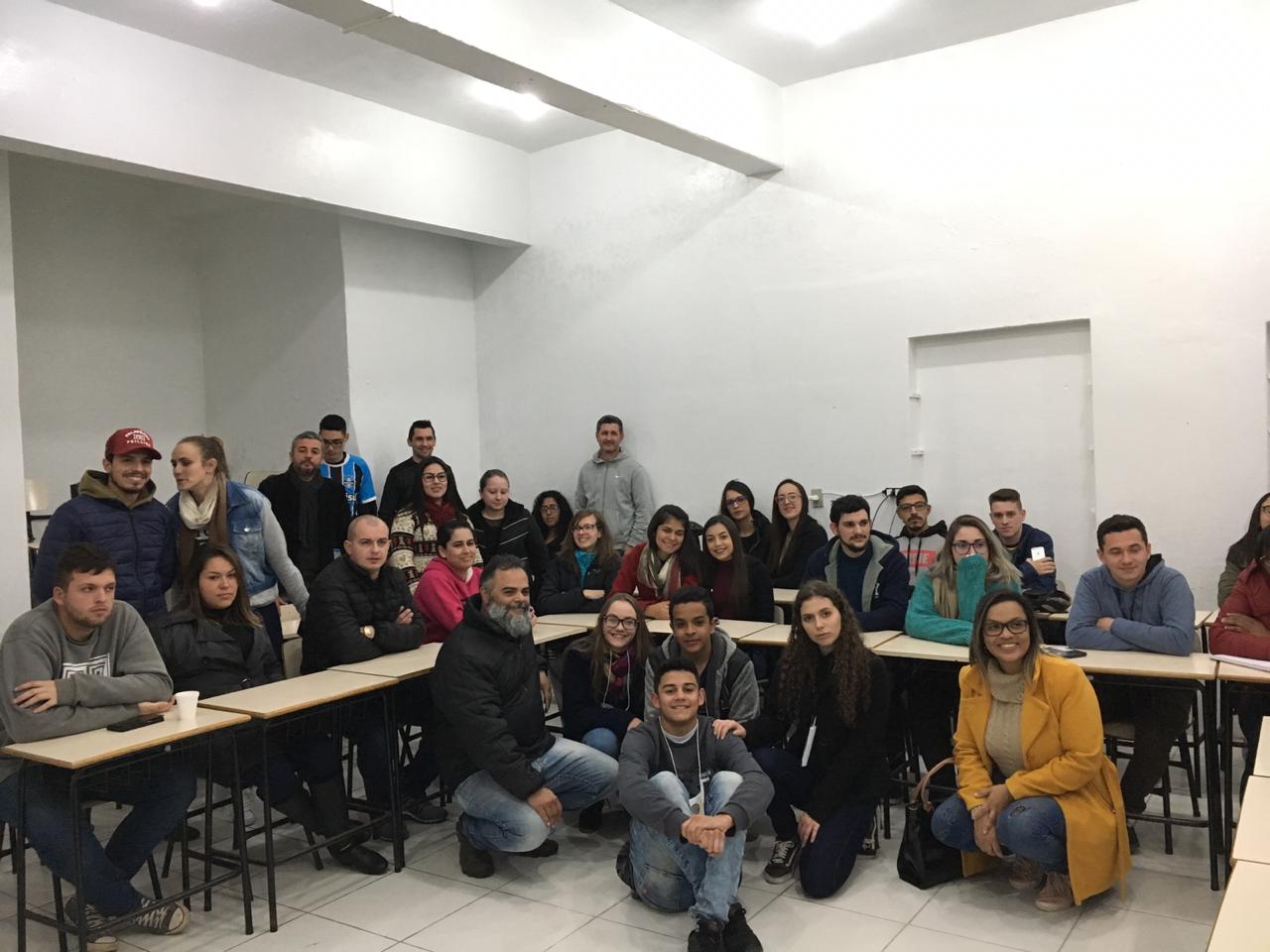 Alunos do Colégio Theóphilo Sauer pesquisam sobre imigrantes em Taquara