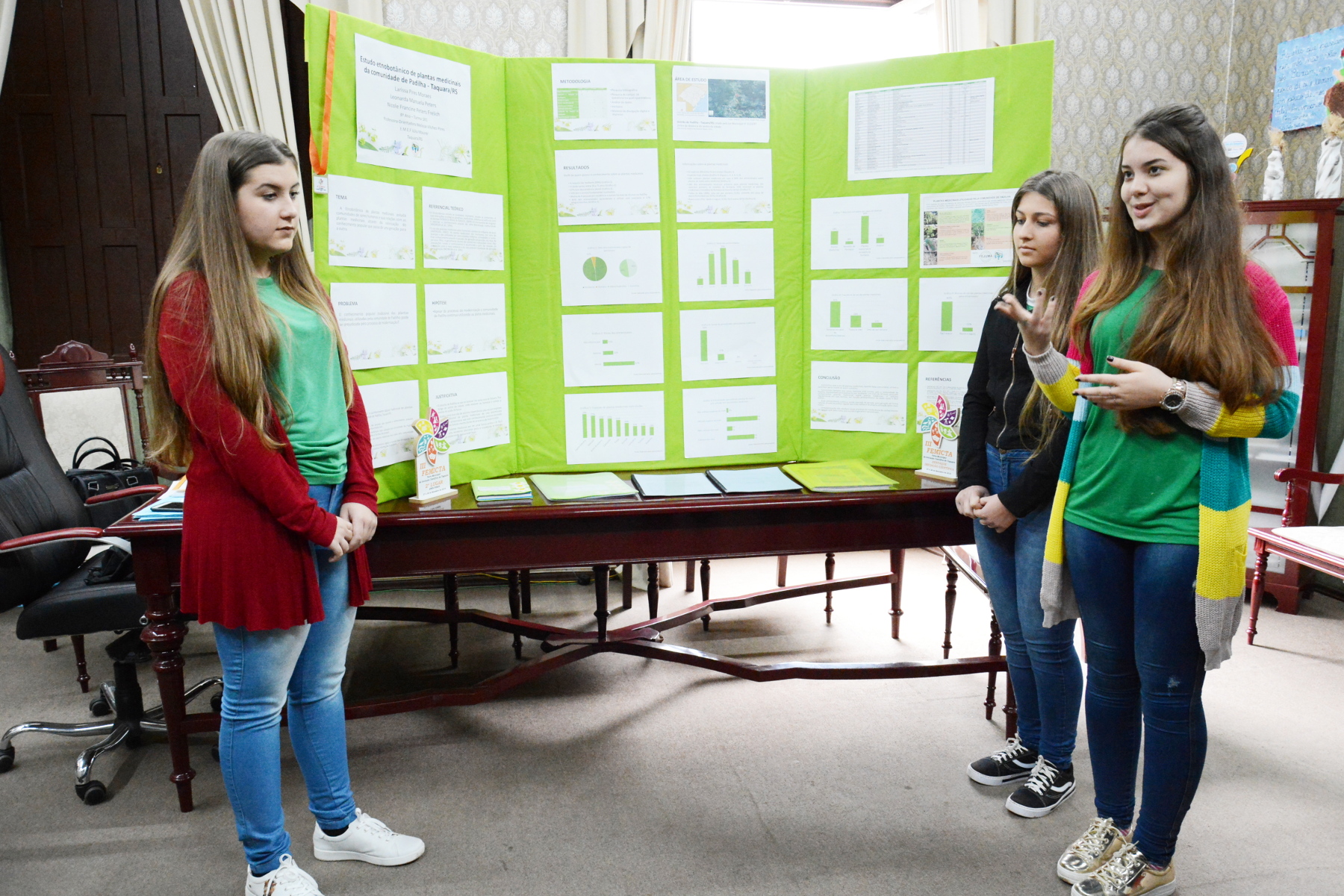Alunas da Júlio Maurer apresentam projeto premiado para participar de feira científica em São Paulo
