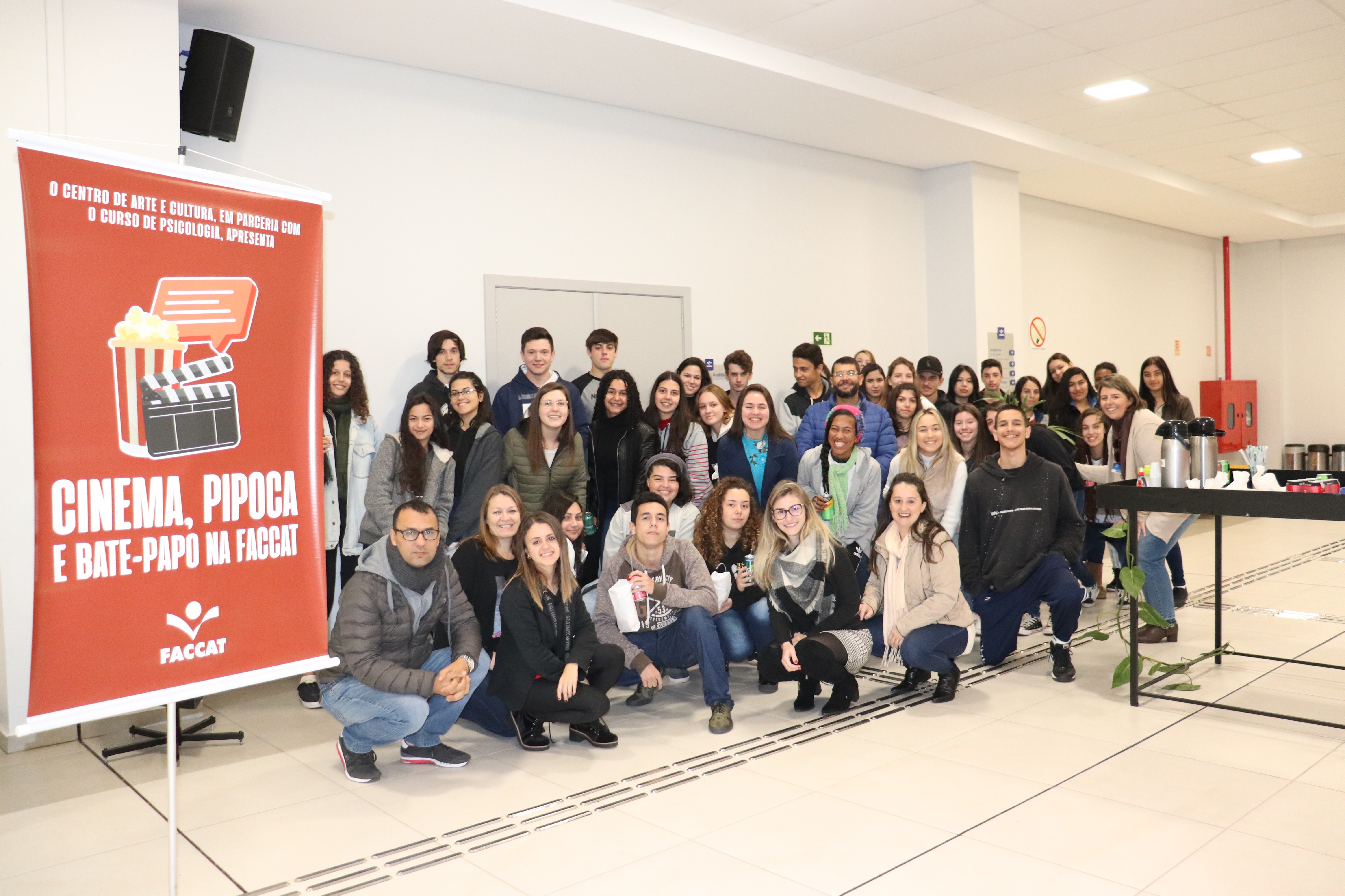 Cinema, Pipoca e bate-papo integra estudantes na Faccat
