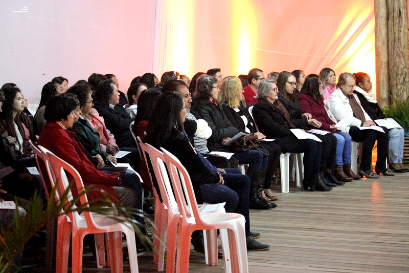 Formandos recebem certificados de conclusão de oito cursos profissionalizantes em Parobé