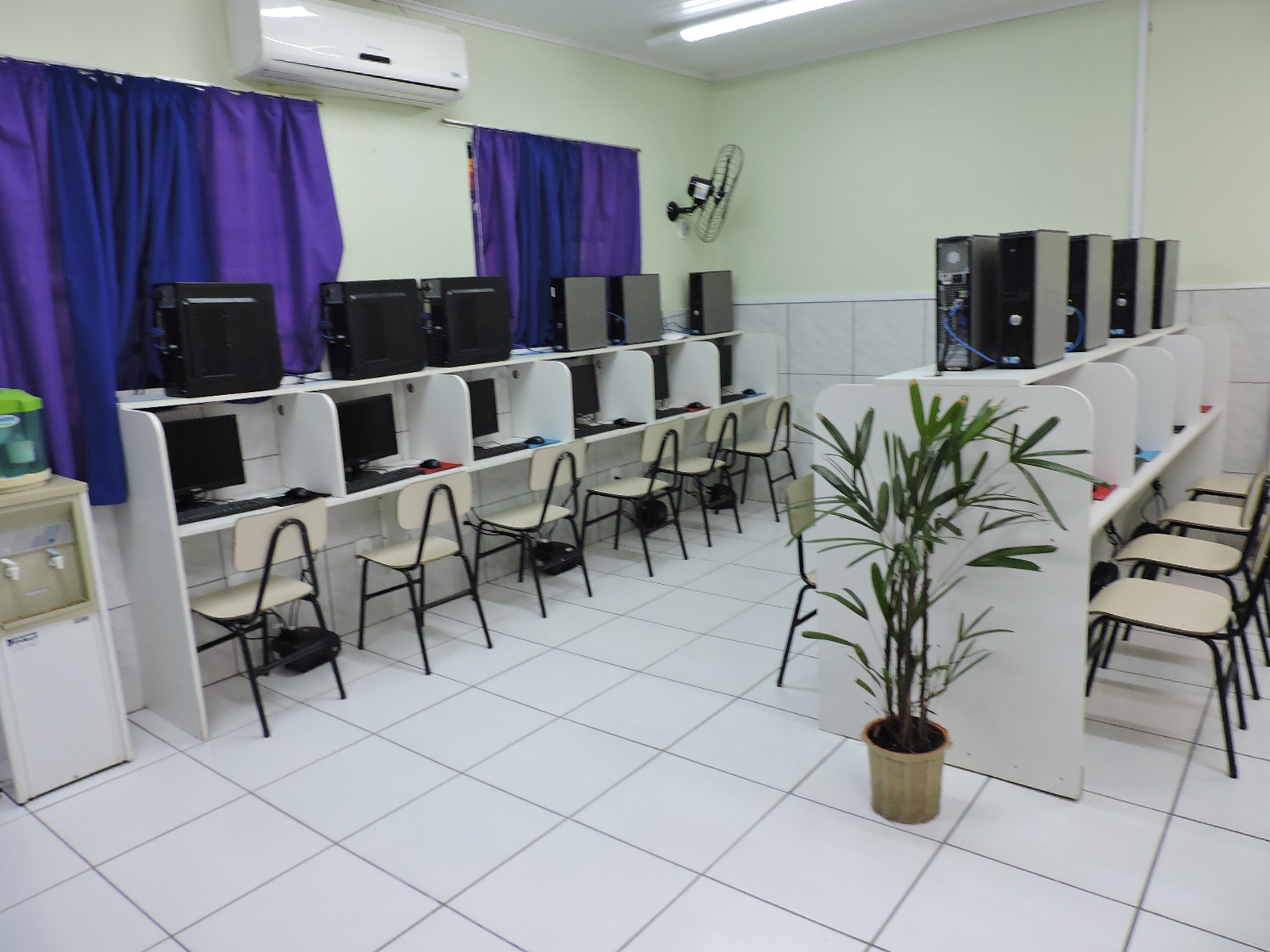 Escola Ana Maria Fay dos Santos reinaugurou laboratório de informática em Parobé