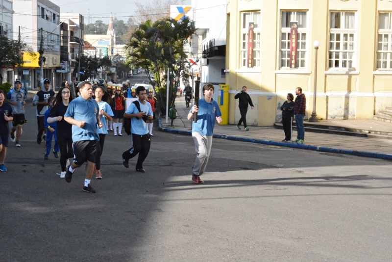 Semana da Pátria em Taquara é aberta oficialmente com a Corrida do Fogo Simbólico