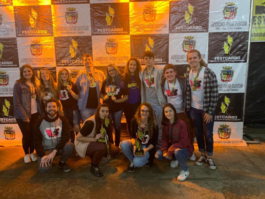 Grupo de teatro de Três Coroas conquista dois troféus