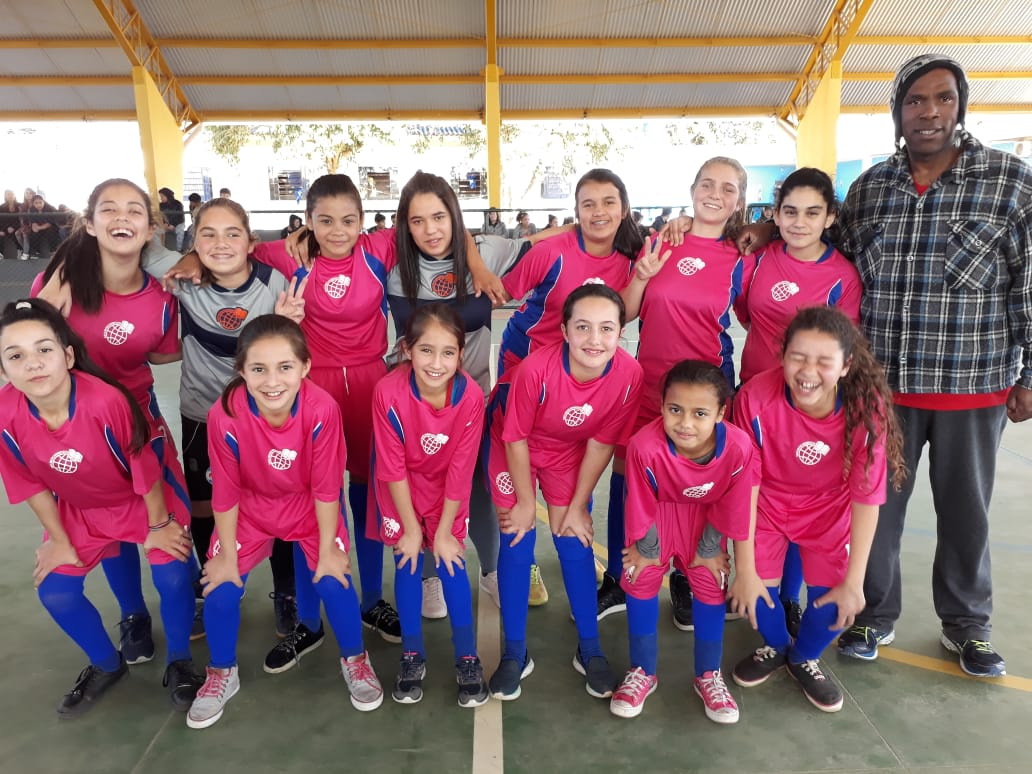 Escola de Parobé desenvolve projeto de escolinha de futsal para os alunos