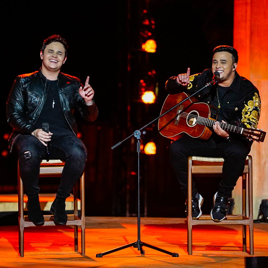 “Ao vivo e a cores”, juntos na vida e nos palcos: Irmãos Matheus e Kauan são atração da 32ª Oktoberfest
