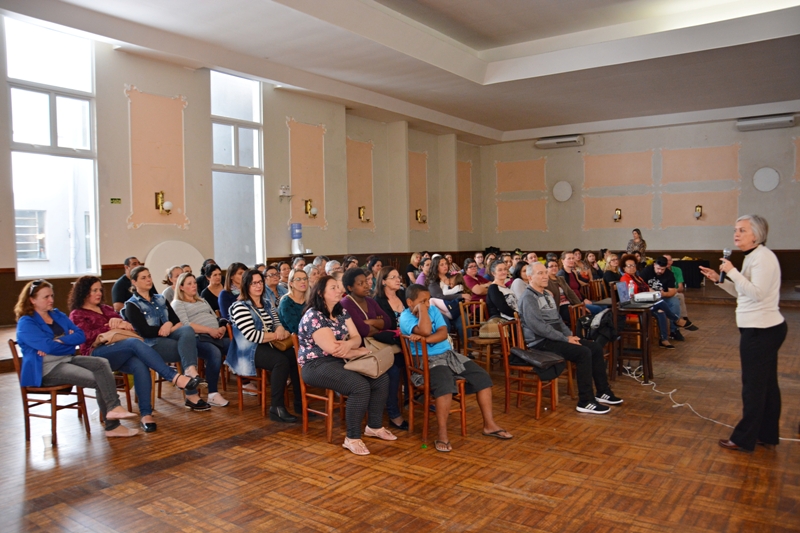 Taquara oferece capacitações às serventes e merendeiras da rede municipal