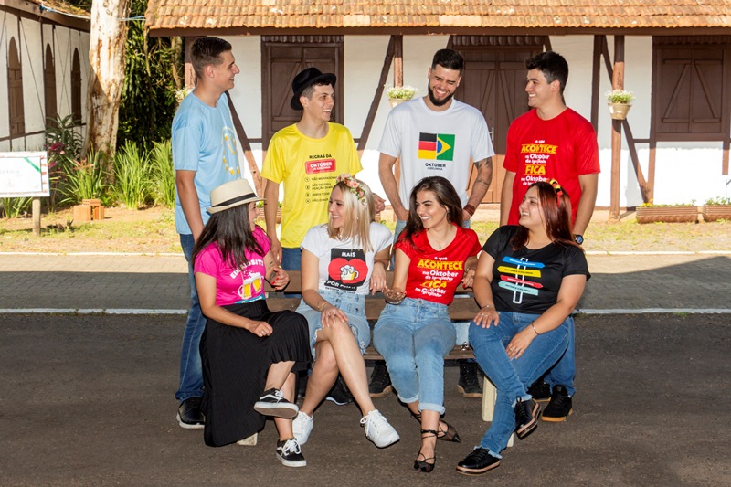 Camisetas divertidas são a novidade nos itens de recordação da Oktober